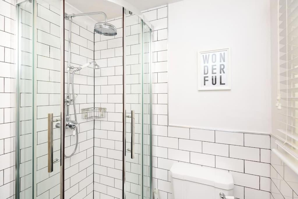 Bijou Coastal Apartment In Polperro With Hot Tub Onsite Parking Downhill Walk To Village Exterior photo