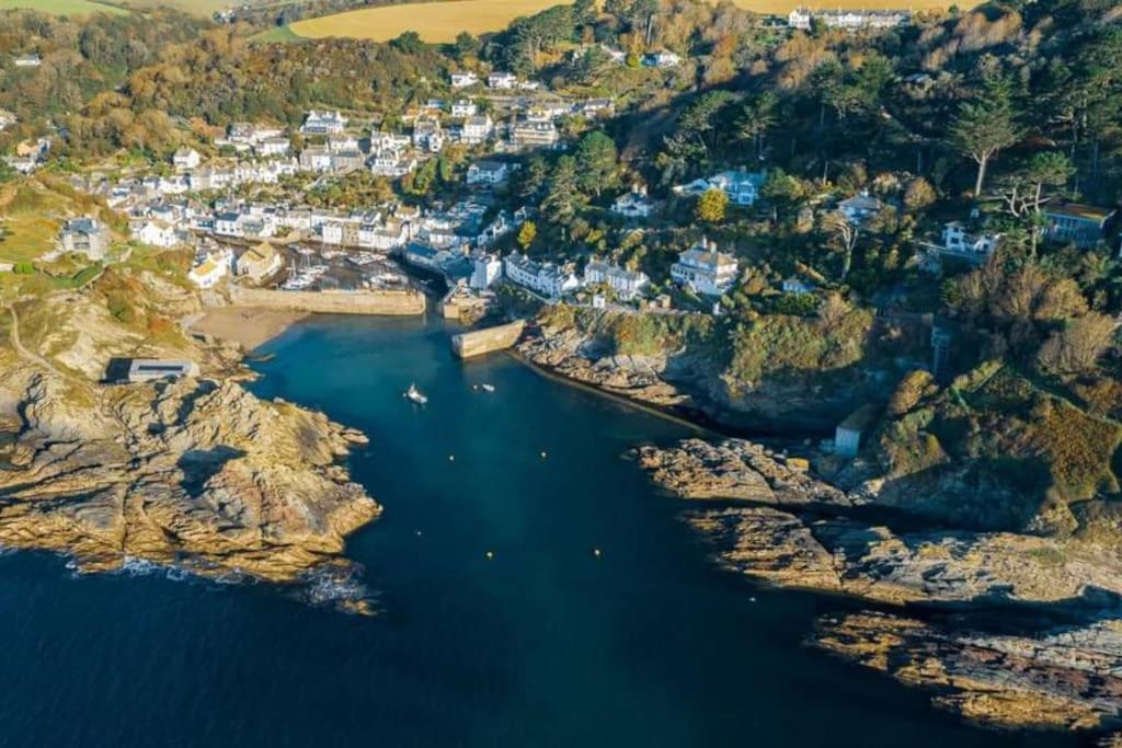Bijou Coastal Apartment In Polperro With Hot Tub Onsite Parking Downhill Walk To Village Exterior photo