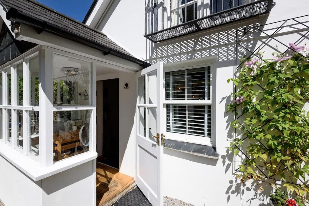 Bijou Coastal Apartment In Polperro With Hot Tub Onsite Parking Downhill Walk To Village Exterior photo