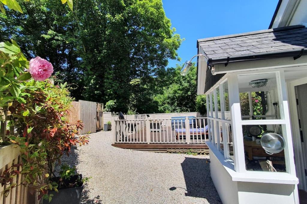 Bijou Coastal Apartment In Polperro With Hot Tub Onsite Parking Downhill Walk To Village Exterior photo