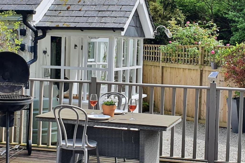 Bijou Coastal Apartment In Polperro With Hot Tub Onsite Parking Downhill Walk To Village Exterior photo