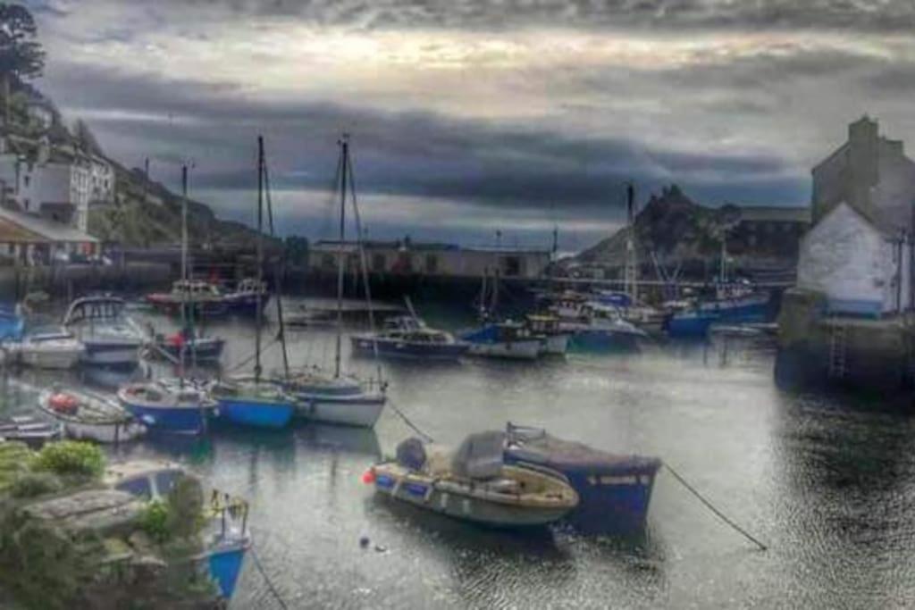 Bijou Coastal Apartment In Polperro With Hot Tub Onsite Parking Downhill Walk To Village Exterior photo