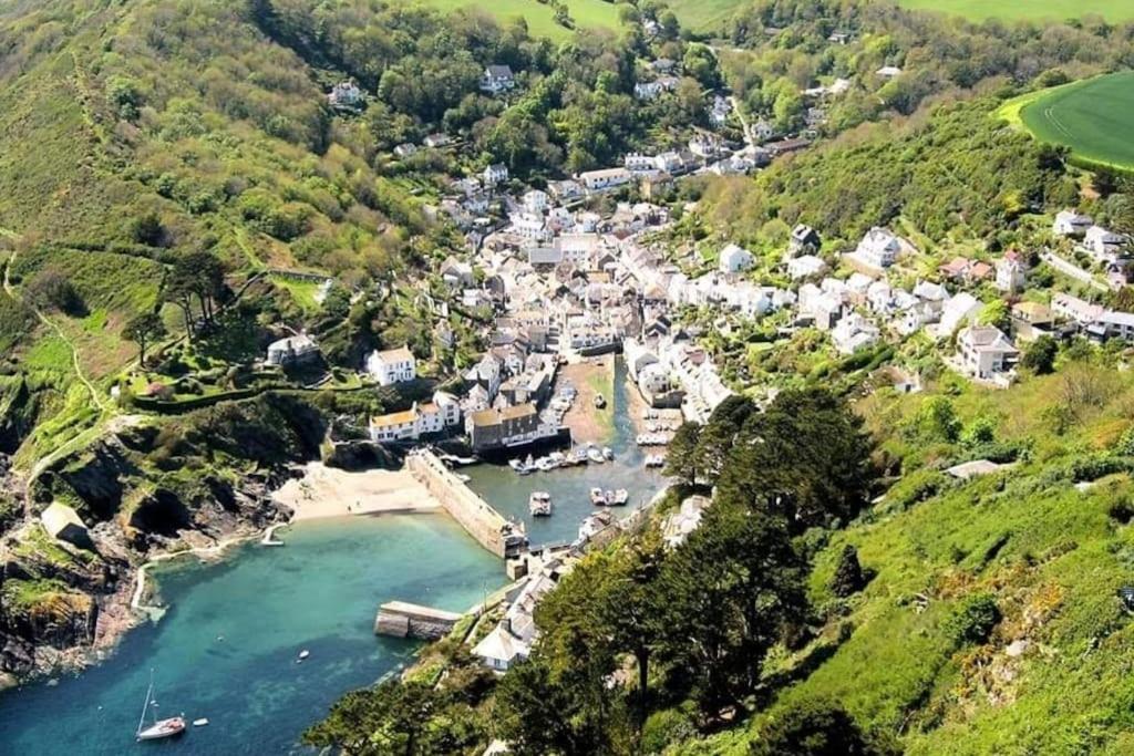 Bijou Coastal Apartment In Polperro With Hot Tub Onsite Parking Downhill Walk To Village Exterior photo