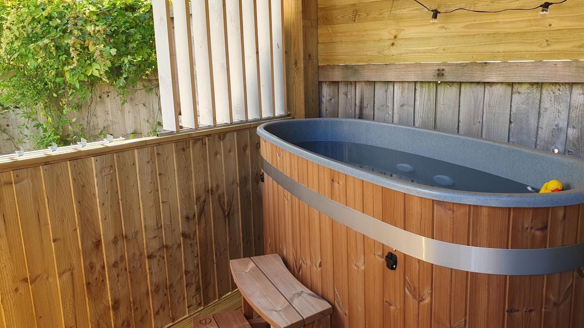 Bijou Coastal Apartment In Polperro With Hot Tub Onsite Parking Downhill Walk To Village Exterior photo